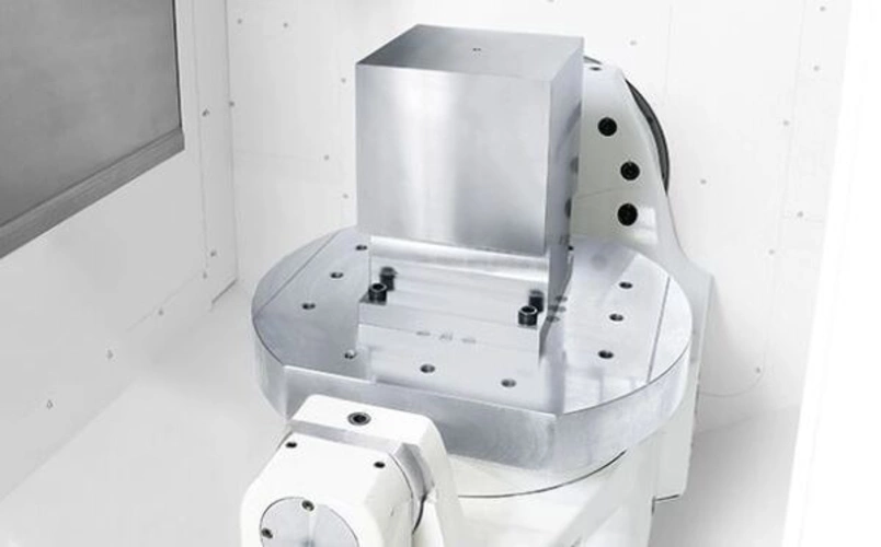 Yamazaki Mazak VARIAXIS C-600 Arbeitstisch